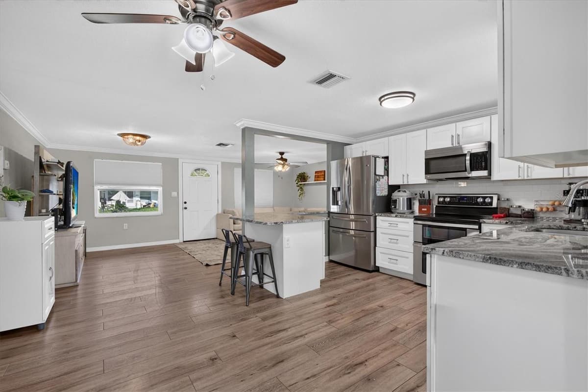 1440 NORMANDY BOULEVARD — photo 14 of 39