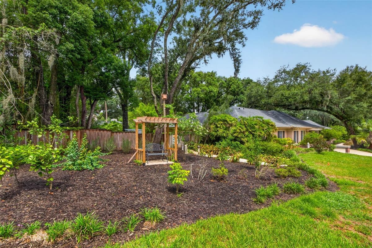 602 RIVERHILLS DRIVE — photo 5 of 45