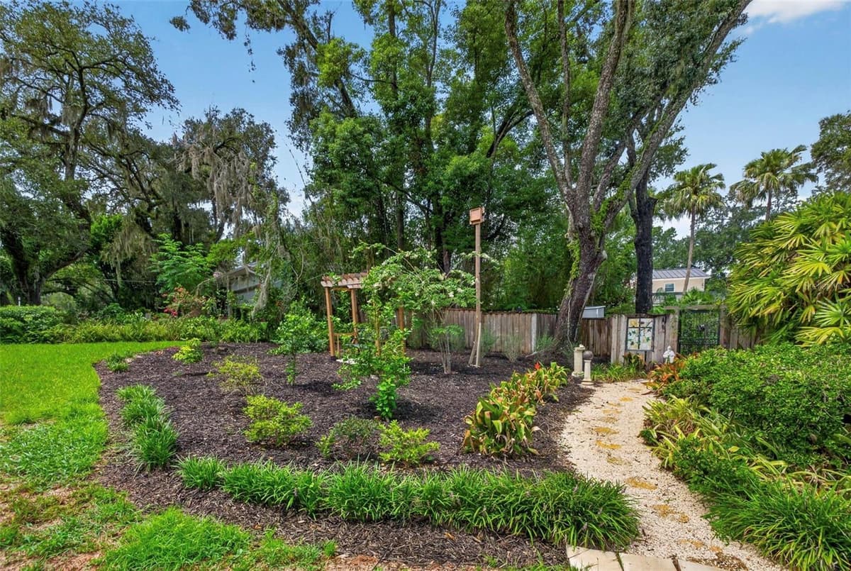 602 RIVERHILLS DRIVE — photo 6 of 45