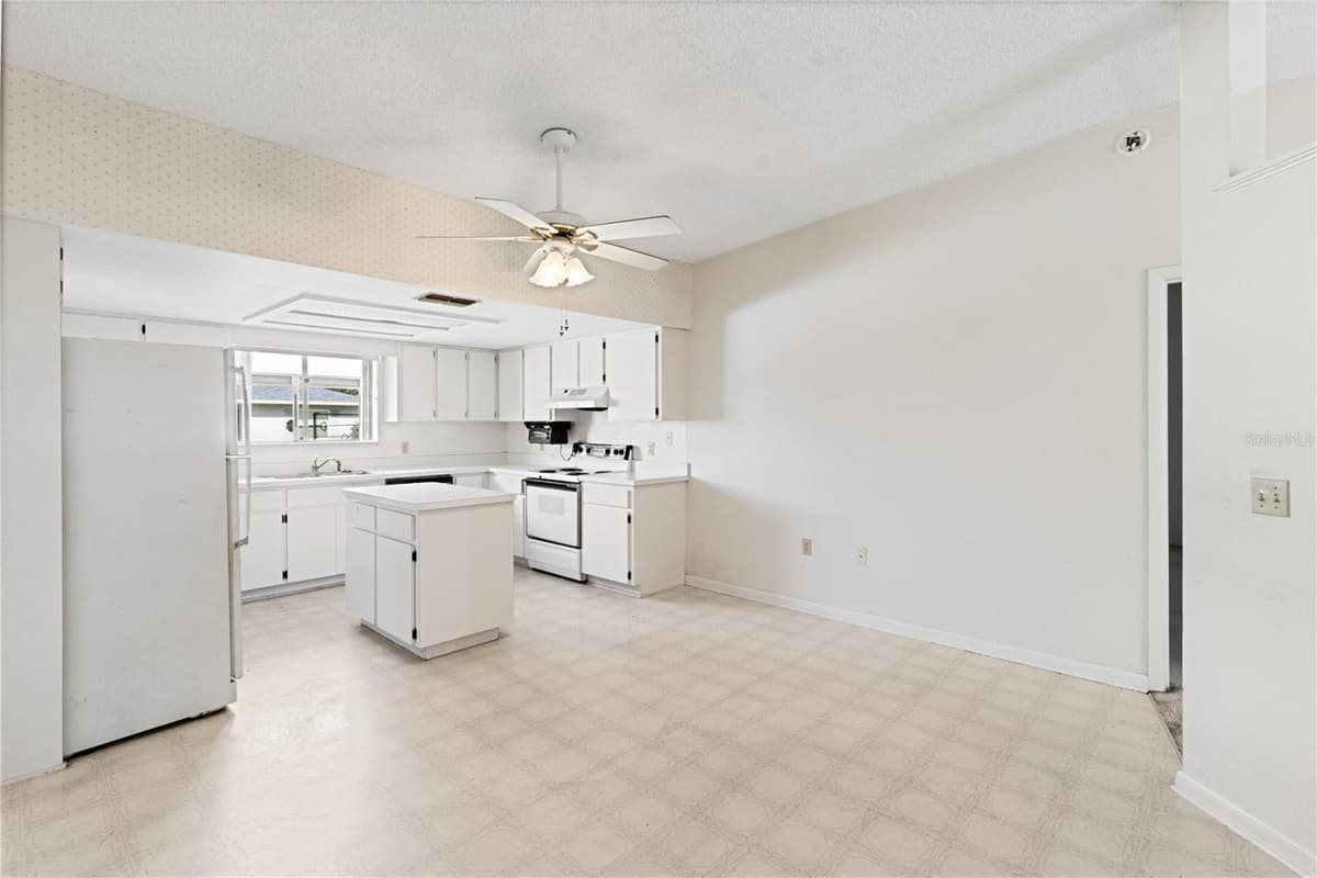 3433 GLEN ABBEY LANE — photo 8 of 37