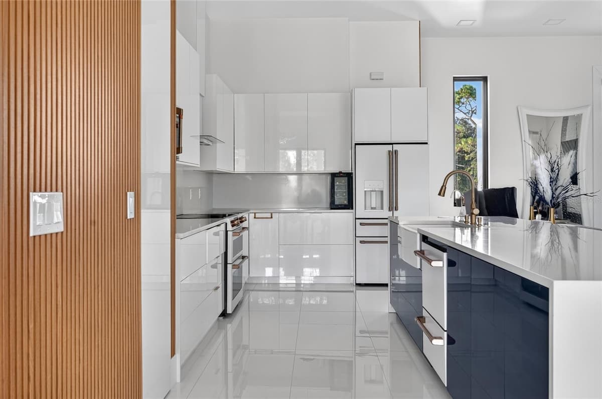 20722 QUINELLA STREET — photo 13 of 92