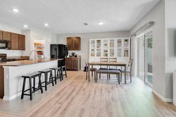 10213 GOLDEN LIGHT COURT — photo 6 of 32
