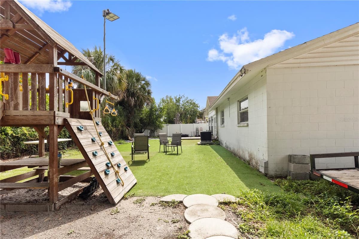 7529 ARMAND CIRCLE — photo 11 of 50