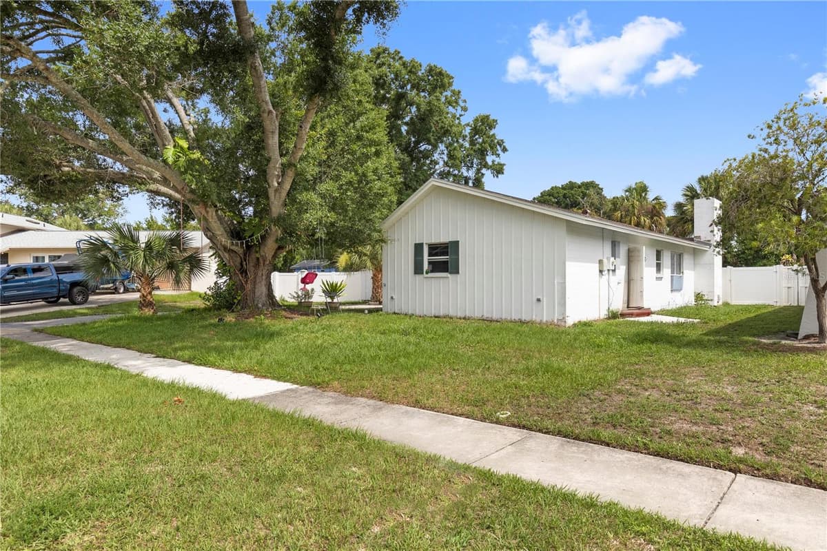 7529 ARMAND CIRCLE — photo 4 of 50
