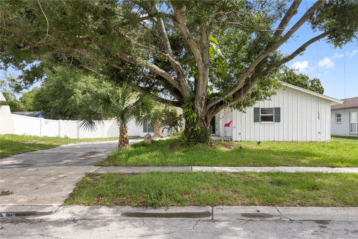 7529 ARMAND CIRCLE — photo 2 of 50