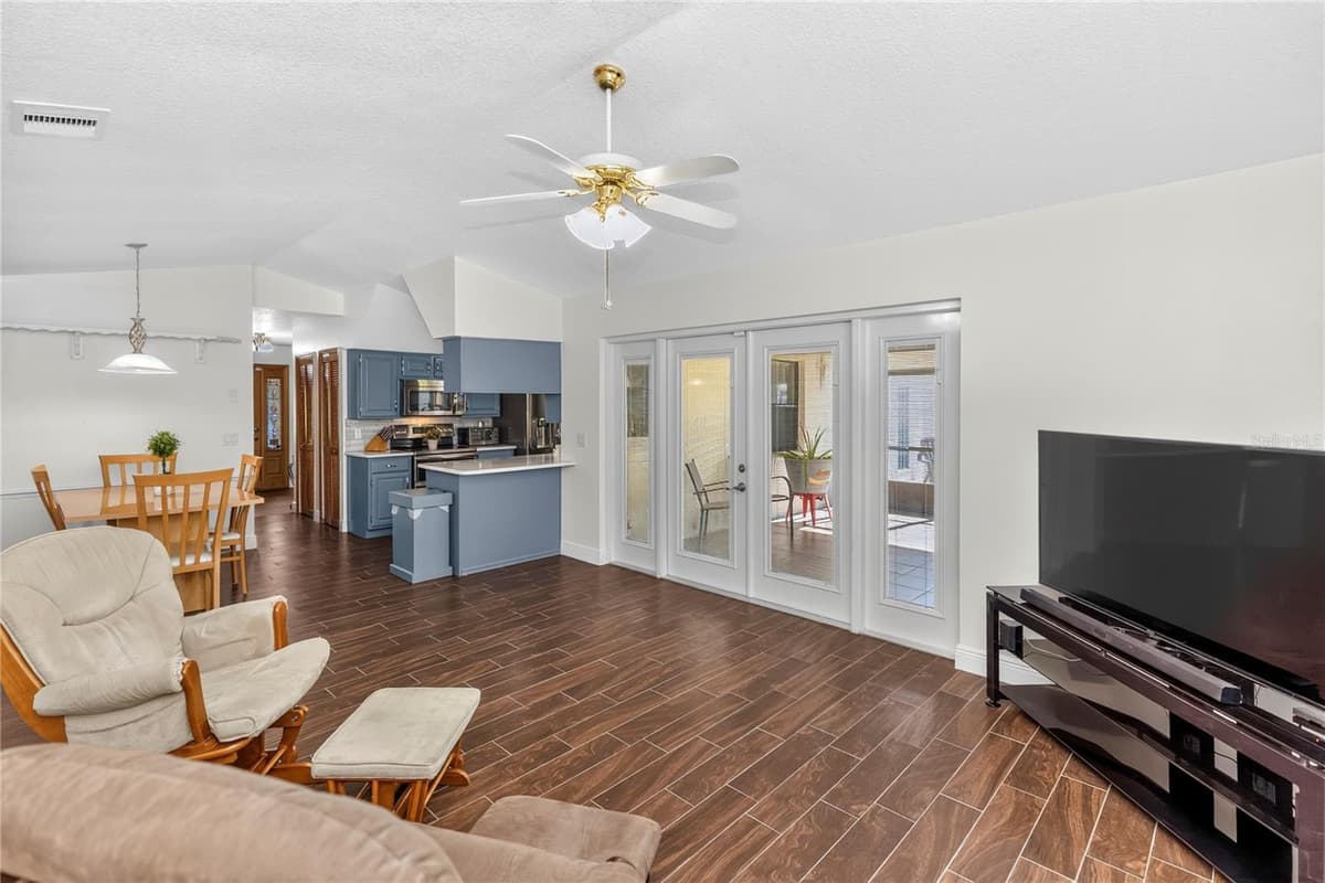 829 SYLVIA DRIVE — photo 11 of 28