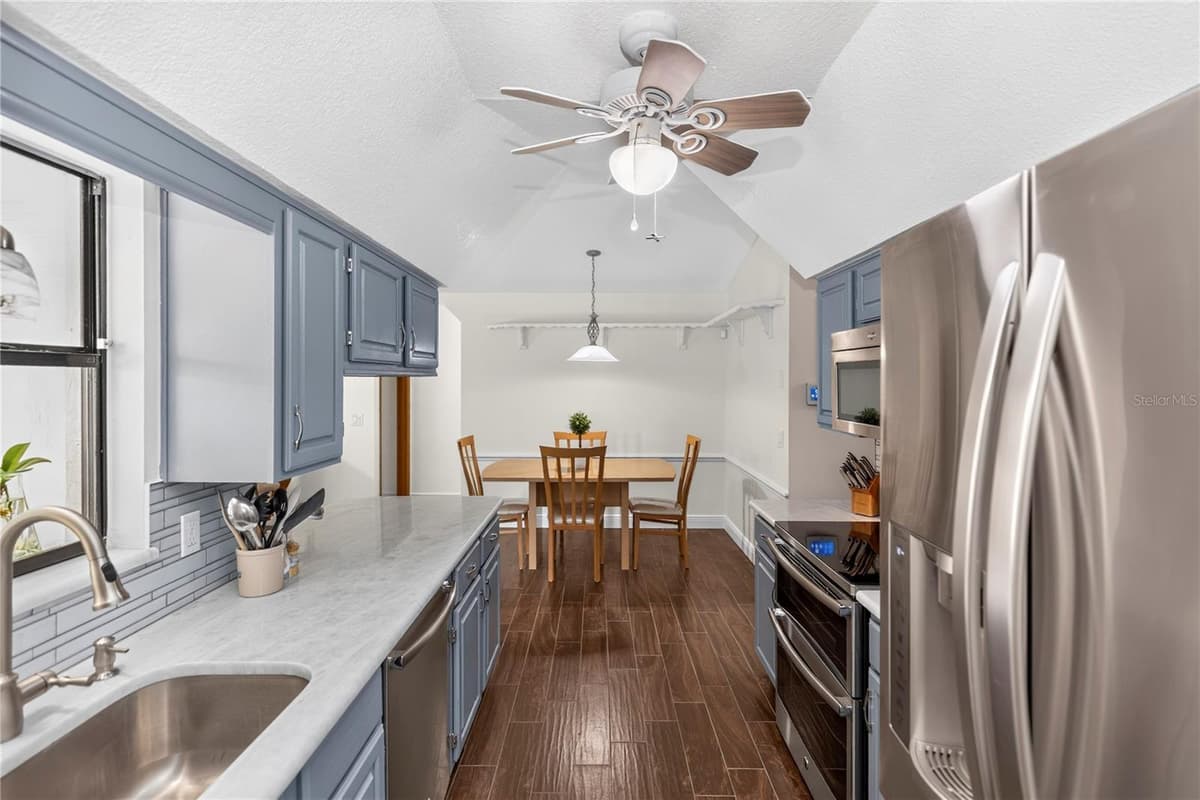 829 SYLVIA DRIVE — photo 8 of 28