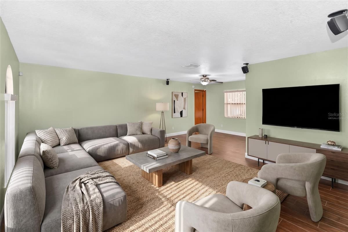 829 SYLVIA DRIVE — photo 3 of 28