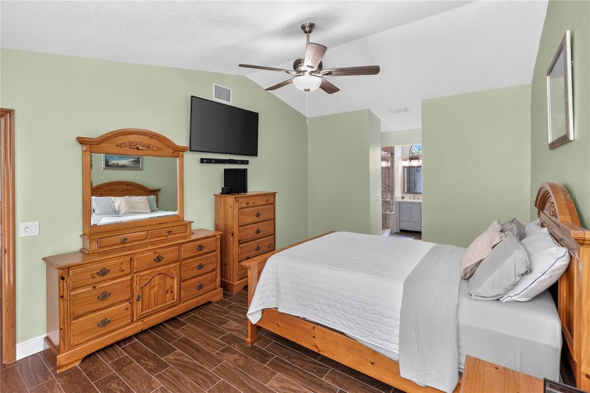 829 SYLVIA DRIVE — photo 14 of 28