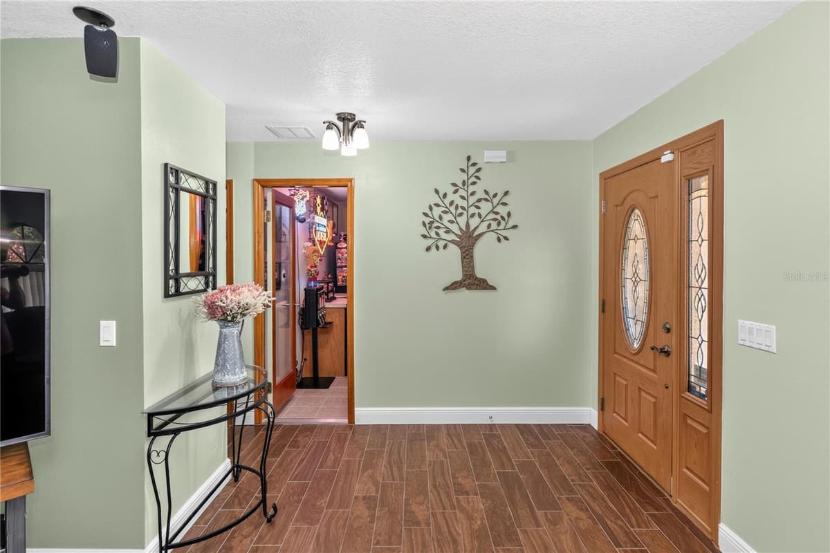 829 SYLVIA DRIVE — photo 5 of 28