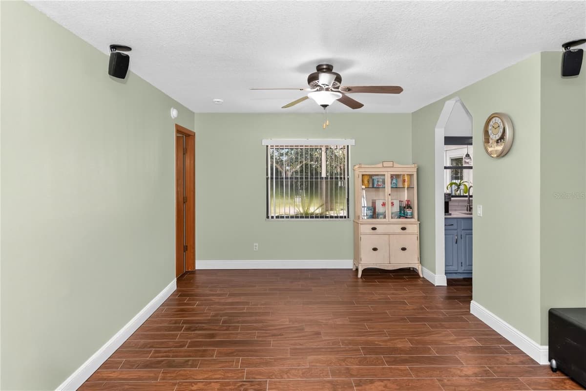 829 SYLVIA DRIVE — photo 6 of 28