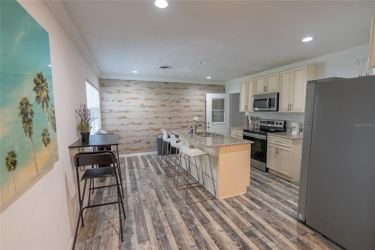 2627 AMBERGATE ROAD — photo 6 of 16