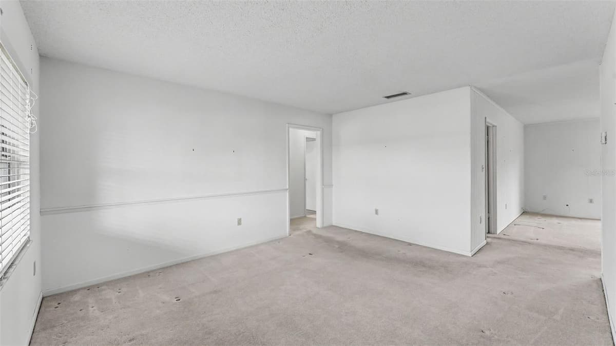 1050 BEARCREEK DRIVE — photo 3 of 34