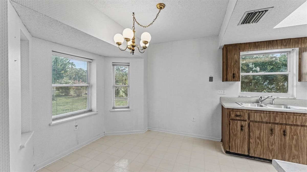 1050 BEARCREEK DRIVE — photo 10 of 34