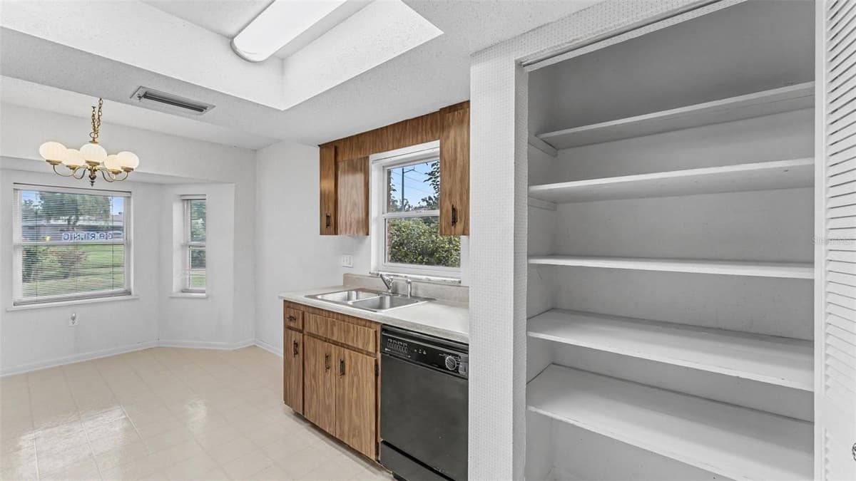 1050 BEARCREEK DRIVE — photo 11 of 34