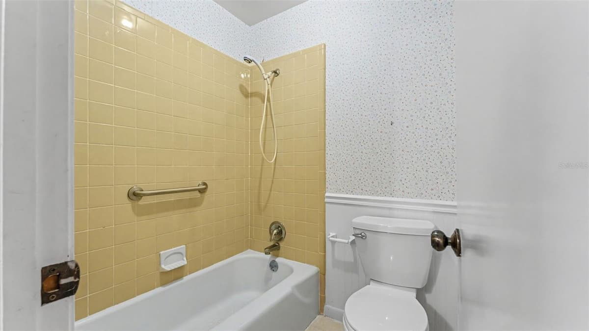 1050 BEARCREEK DRIVE — photo 15 of 34