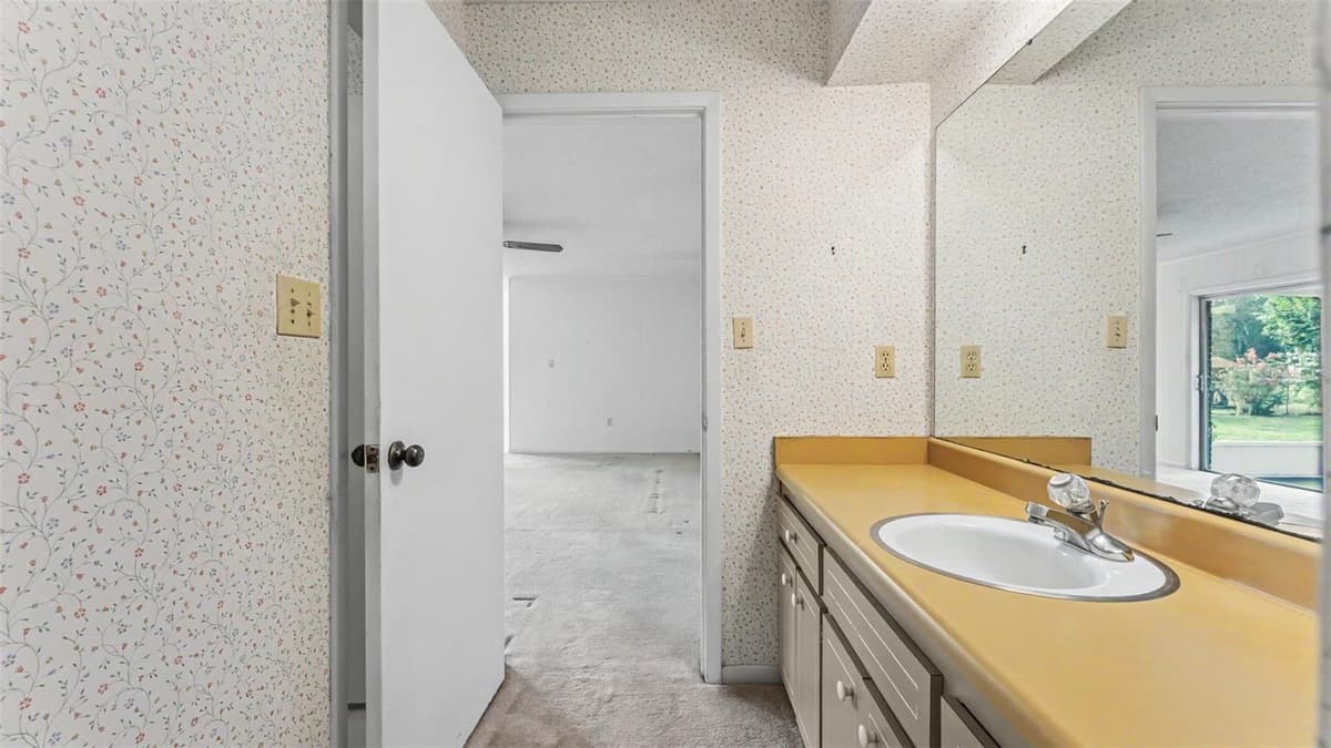 1050 BEARCREEK DRIVE — photo 16 of 34