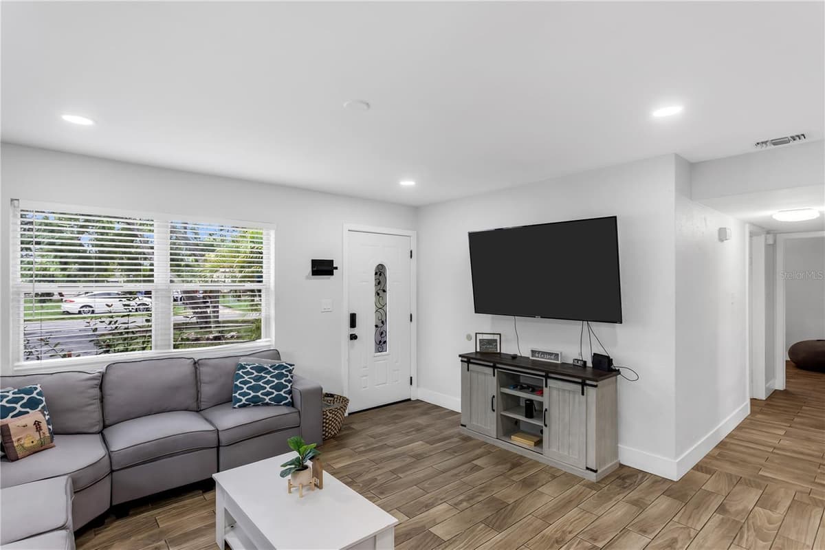 4057 67TH AVENUE — photo 3 of 15