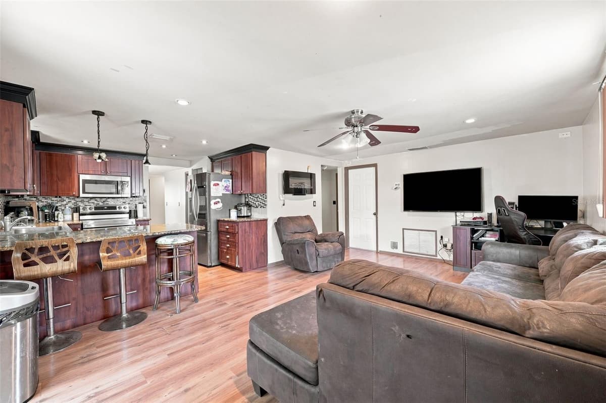 9040 CRABTREE LANE — photo 8 of 30