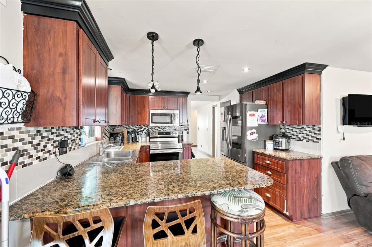 9040 CRABTREE LANE — photo 9 of 30