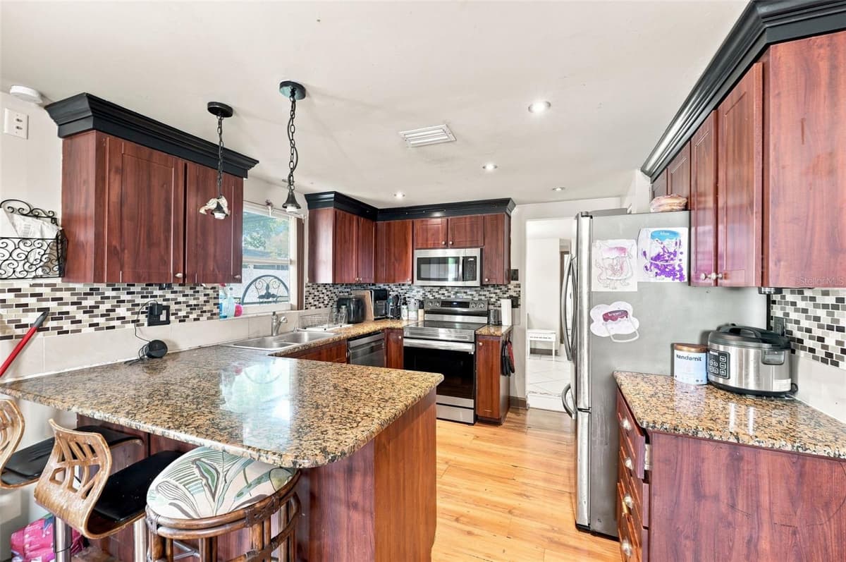 9040 CRABTREE LANE — photo 11 of 30