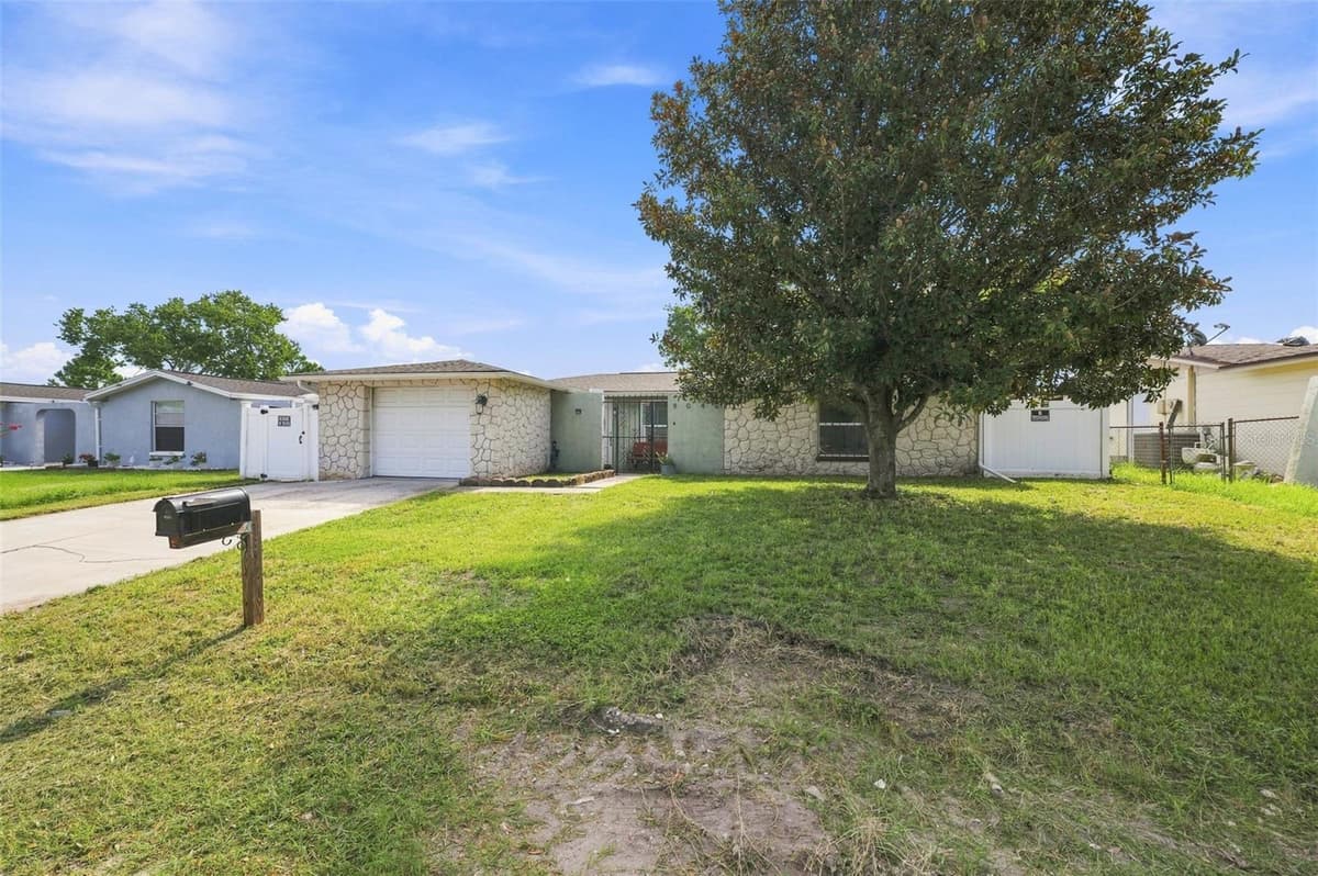 9040 CRABTREE LANE — photo 4 of 30