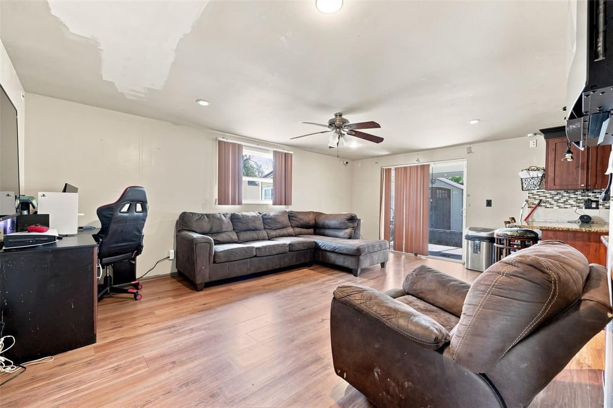 9040 CRABTREE LANE — photo 7 of 30