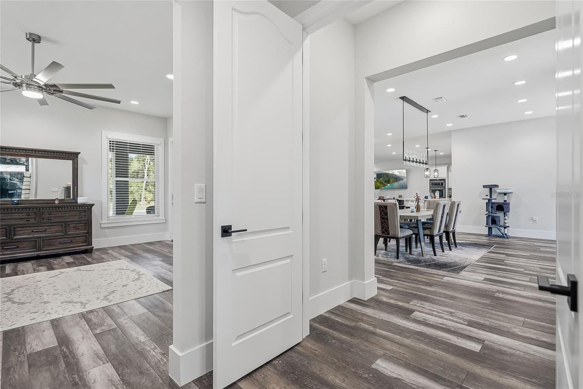 4550 CASCADE AVENUE — photo 26 of 75