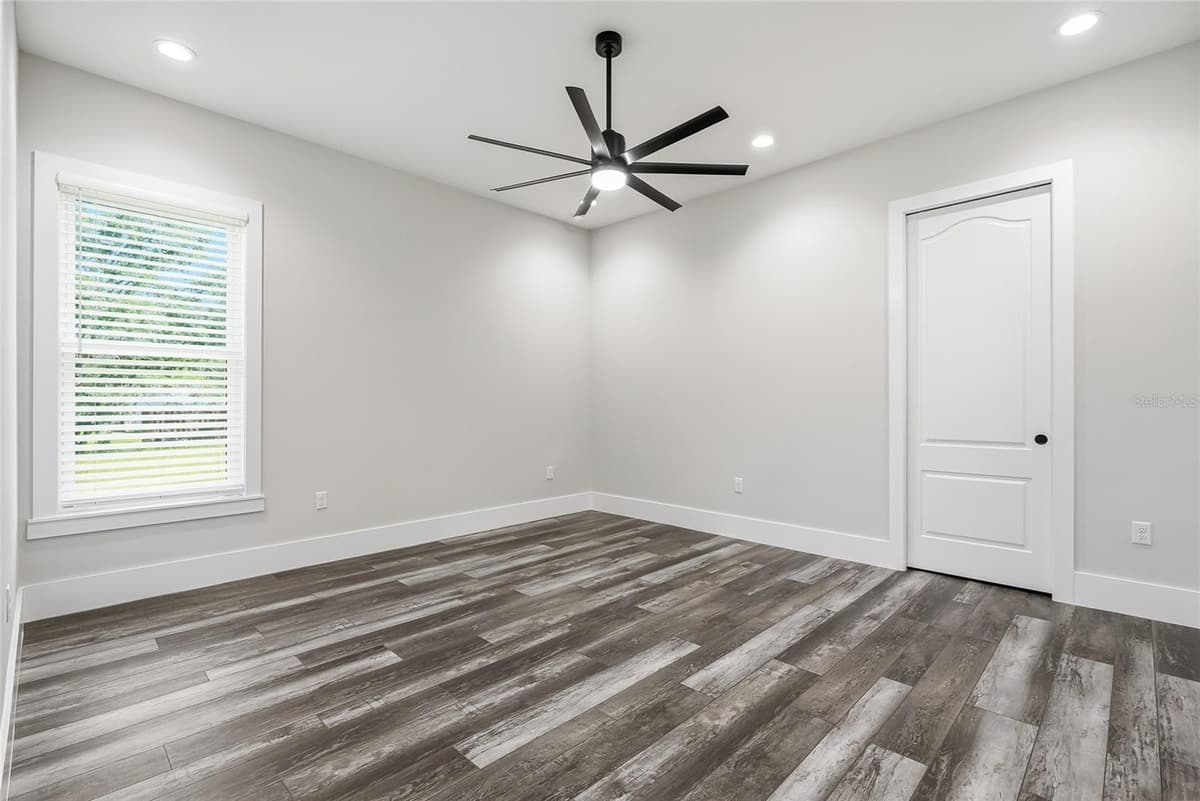 4550 CASCADE AVENUE — photo 46 of 75