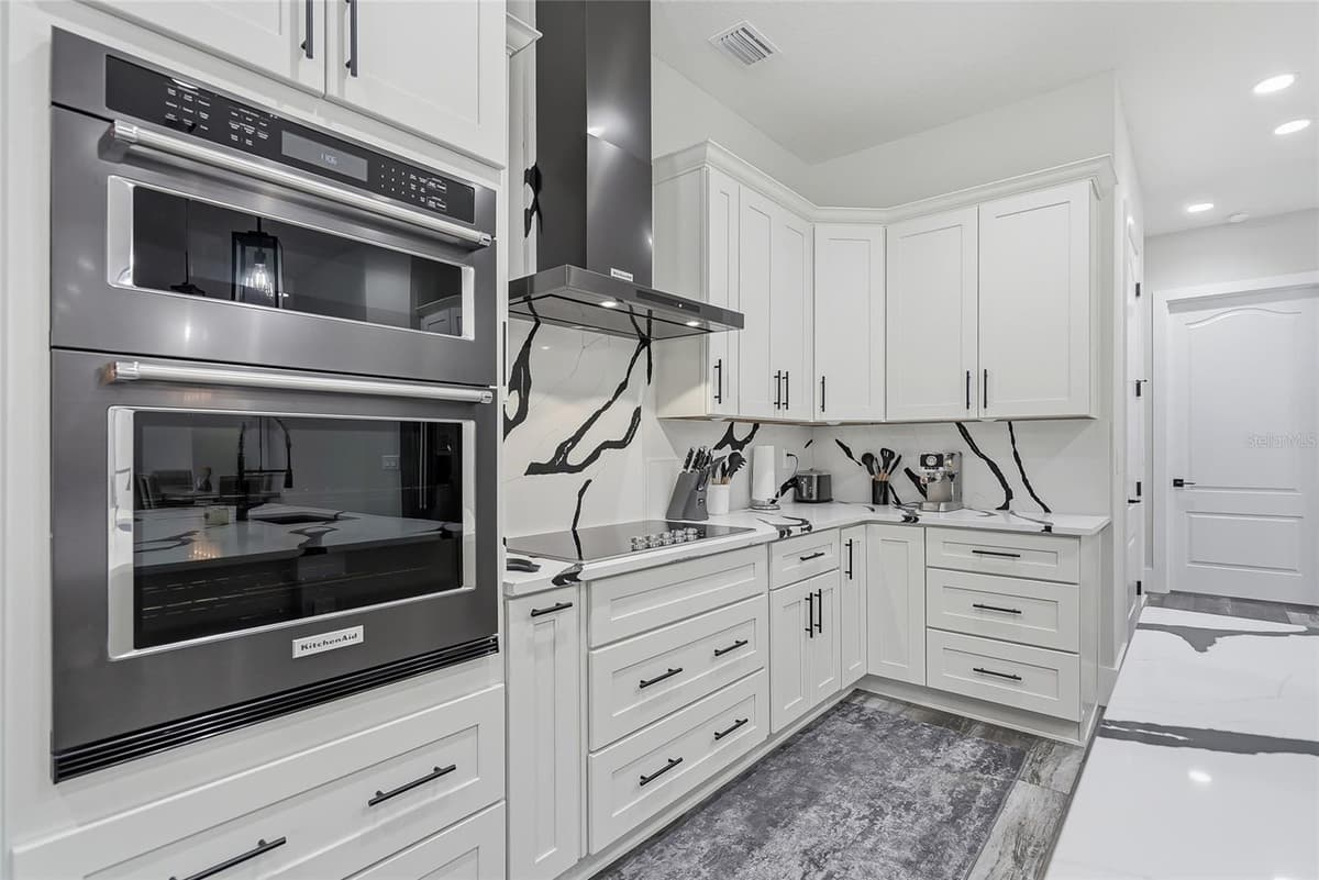 4550 CASCADE AVENUE — photo 16 of 75