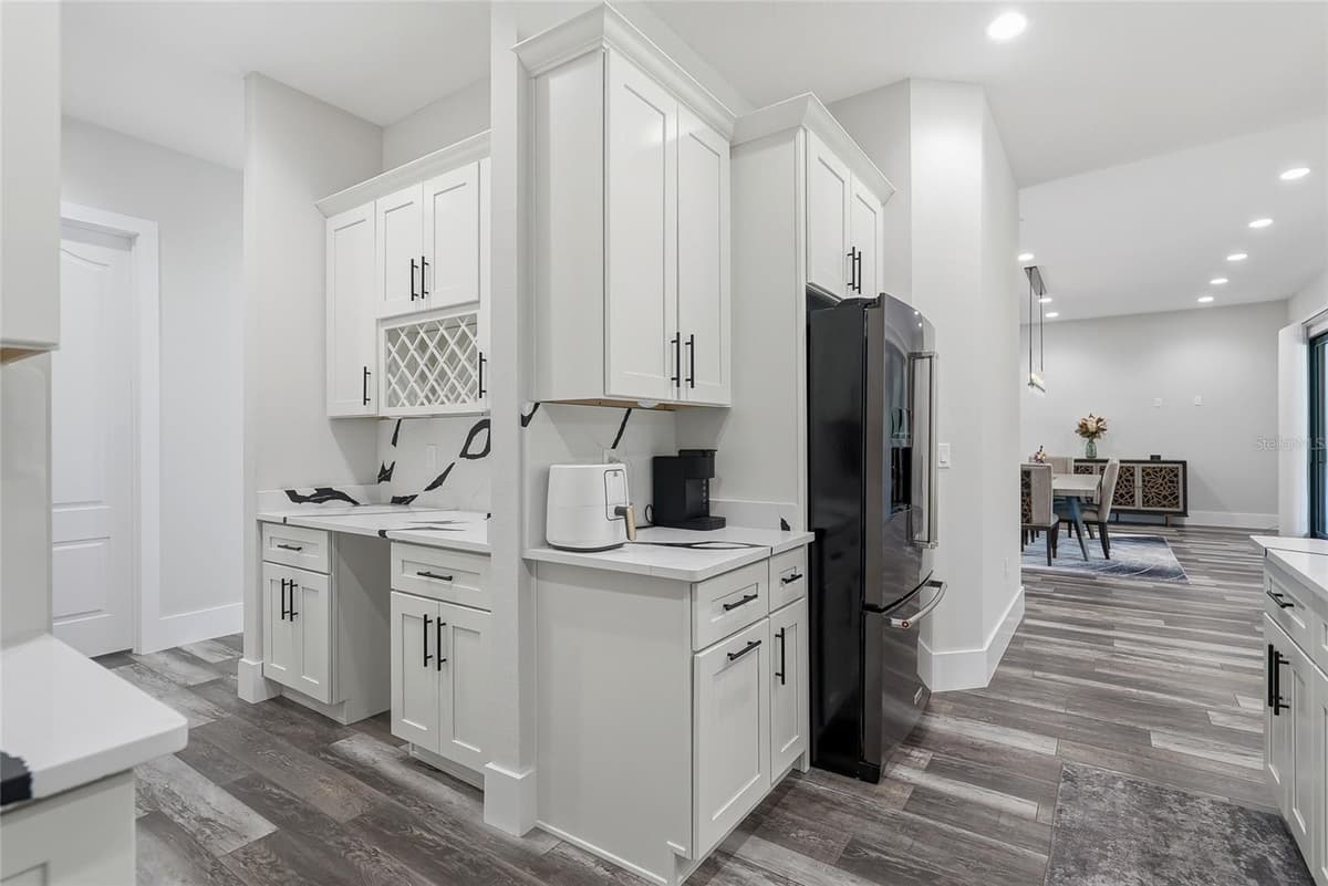 4550 CASCADE AVENUE — photo 19 of 75