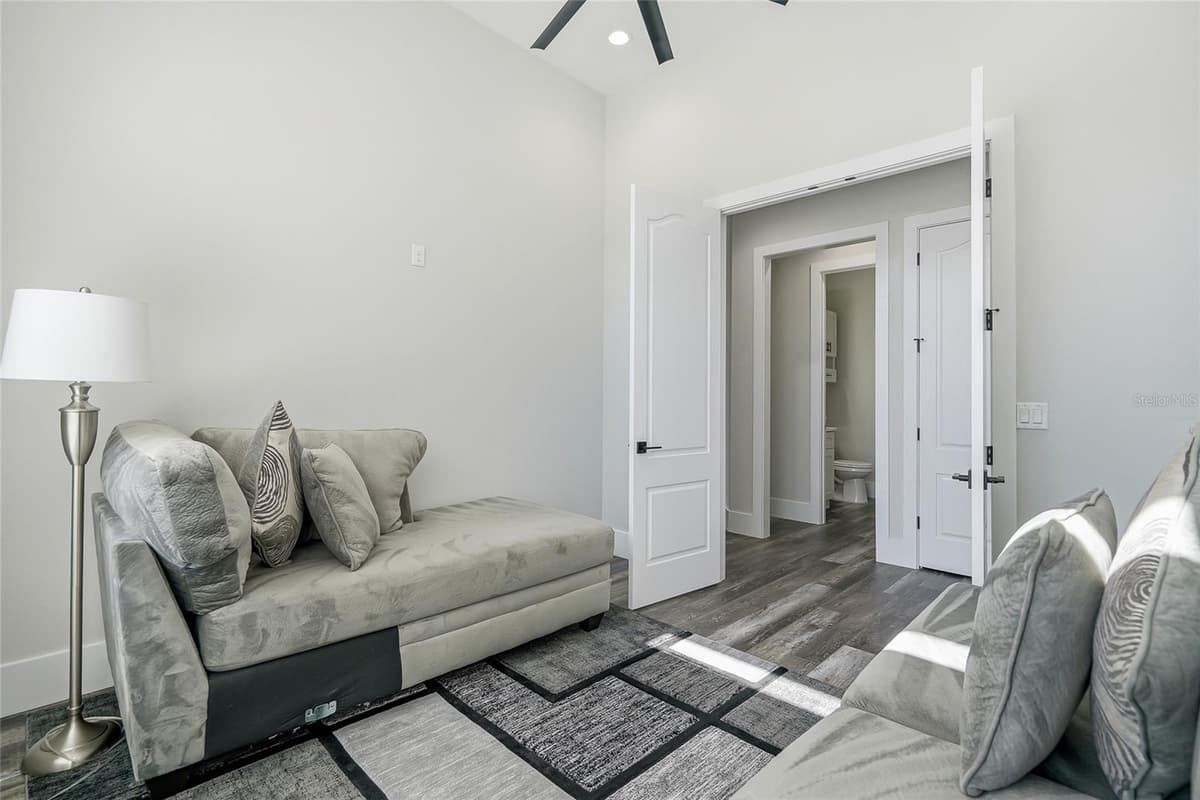 4550 CASCADE AVENUE — photo 30 of 75