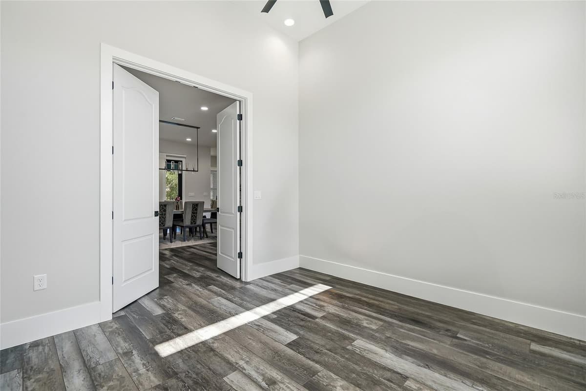 4550 CASCADE AVENUE — photo 28 of 75