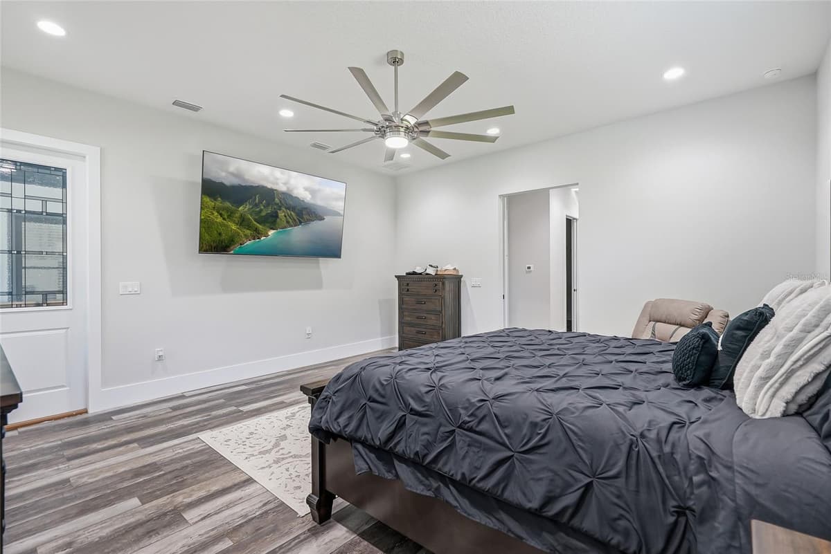 4550 CASCADE AVENUE — photo 36 of 75