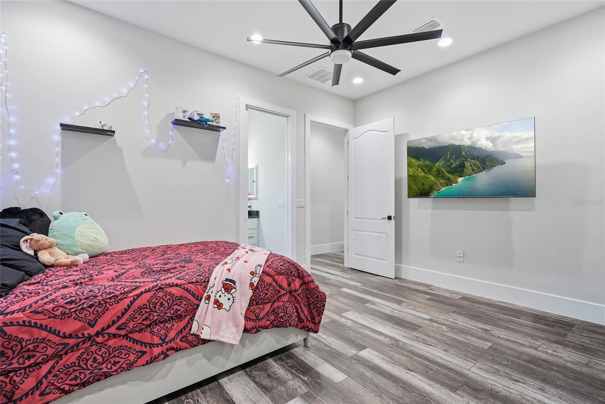 4550 CASCADE AVENUE — photo 43 of 75