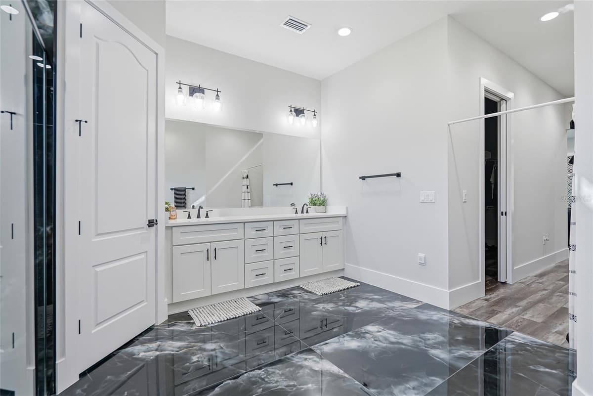 4550 CASCADE AVENUE — photo 41 of 75