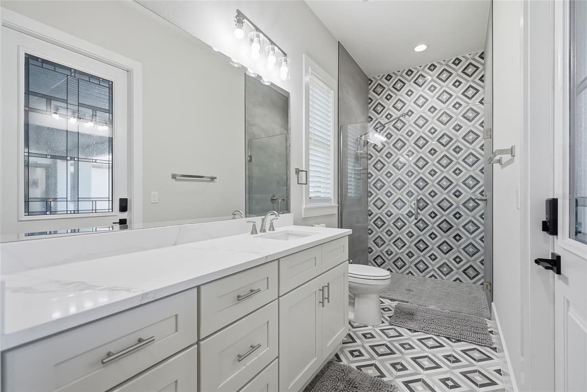 4550 CASCADE AVENUE — photo 37 of 75