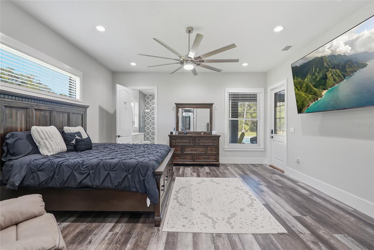 4550 CASCADE AVENUE — photo 34 of 75