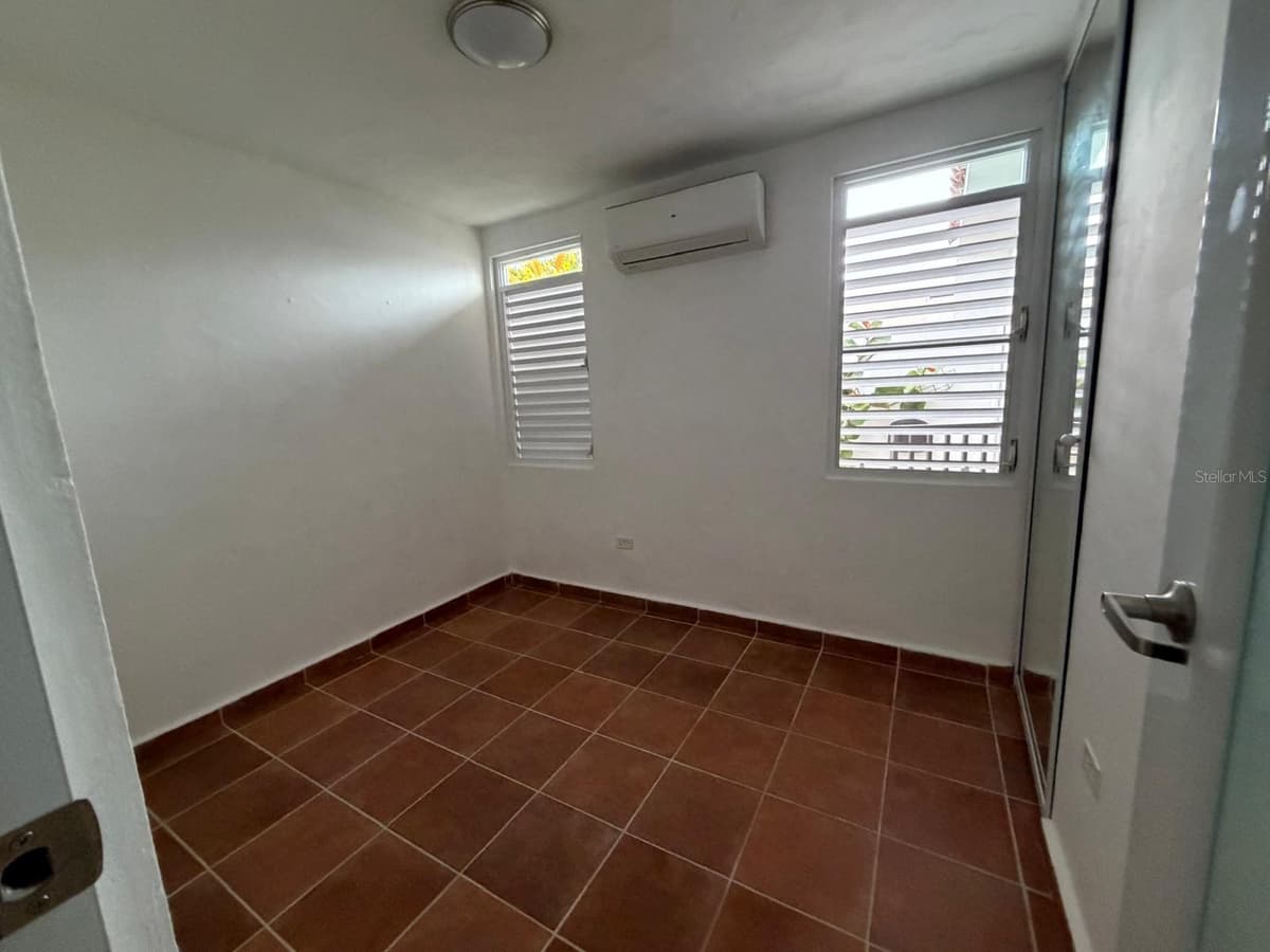 163 CALLE 7 — photo 12 of 36