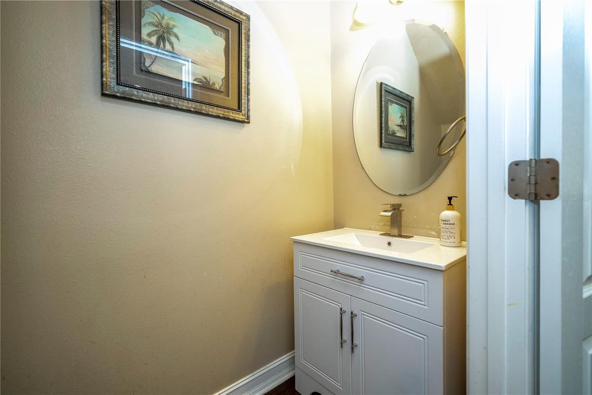 1555 HANKS AVENUE — photo 39 of 83