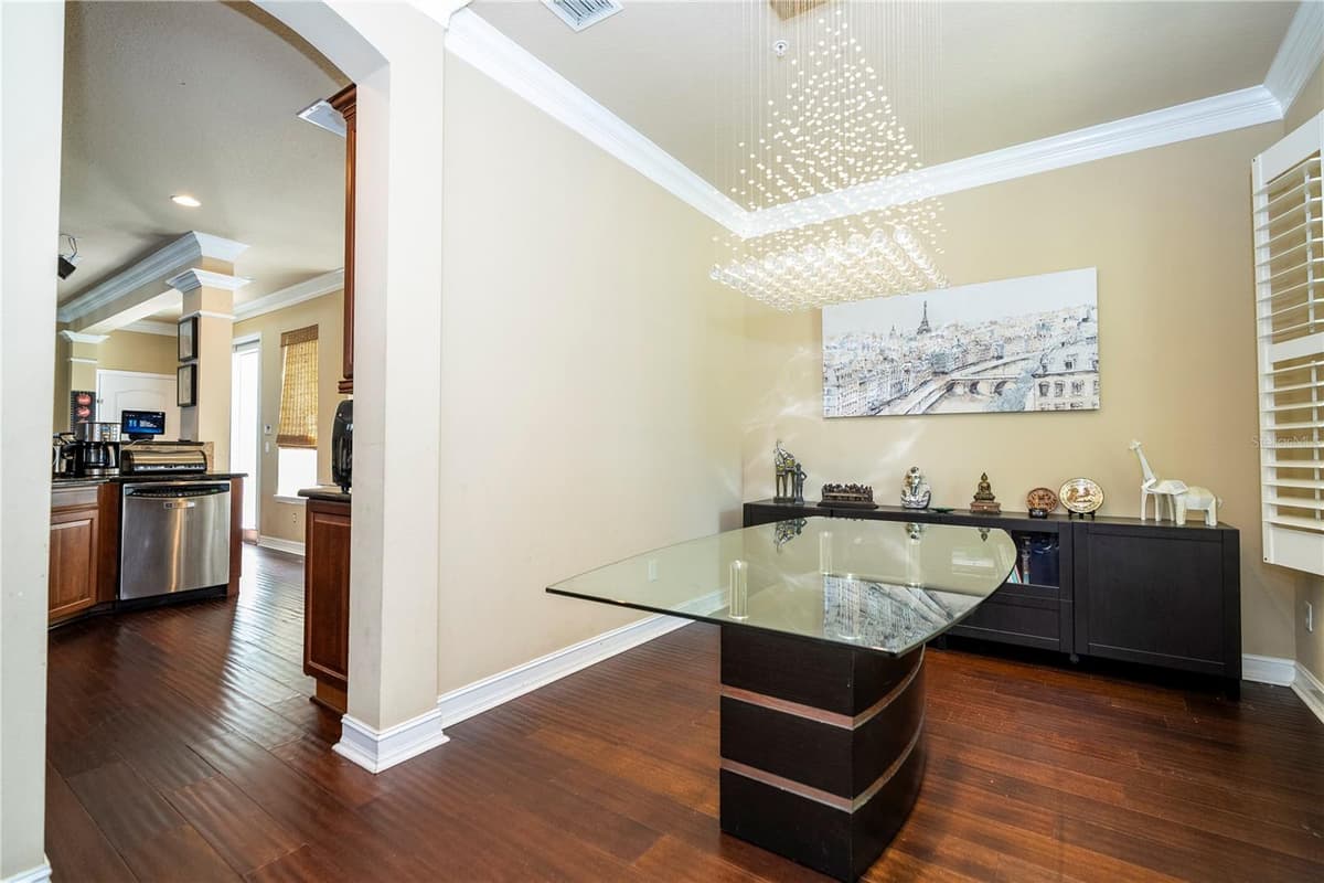 1555 HANKS AVENUE — photo 27 of 83