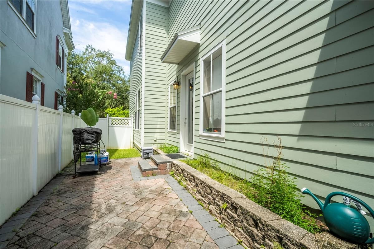 1555 HANKS AVENUE — photo 79 of 83