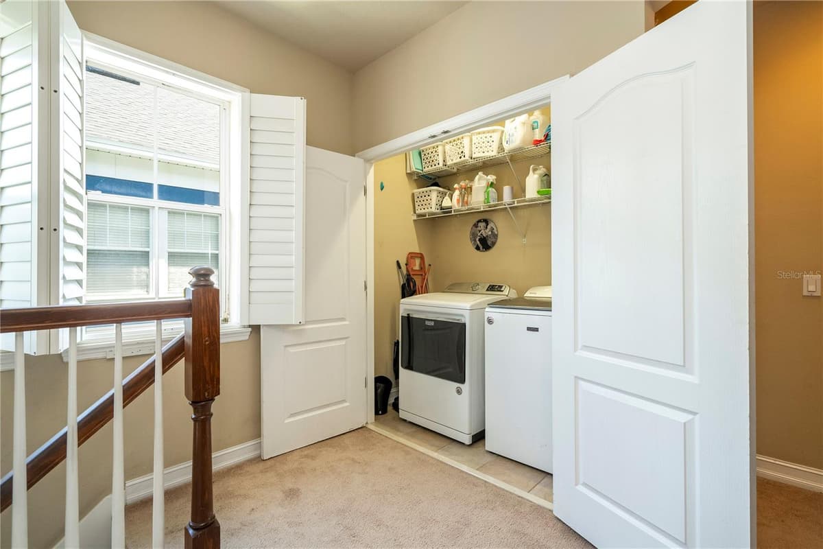 1555 HANKS AVENUE — photo 43 of 83