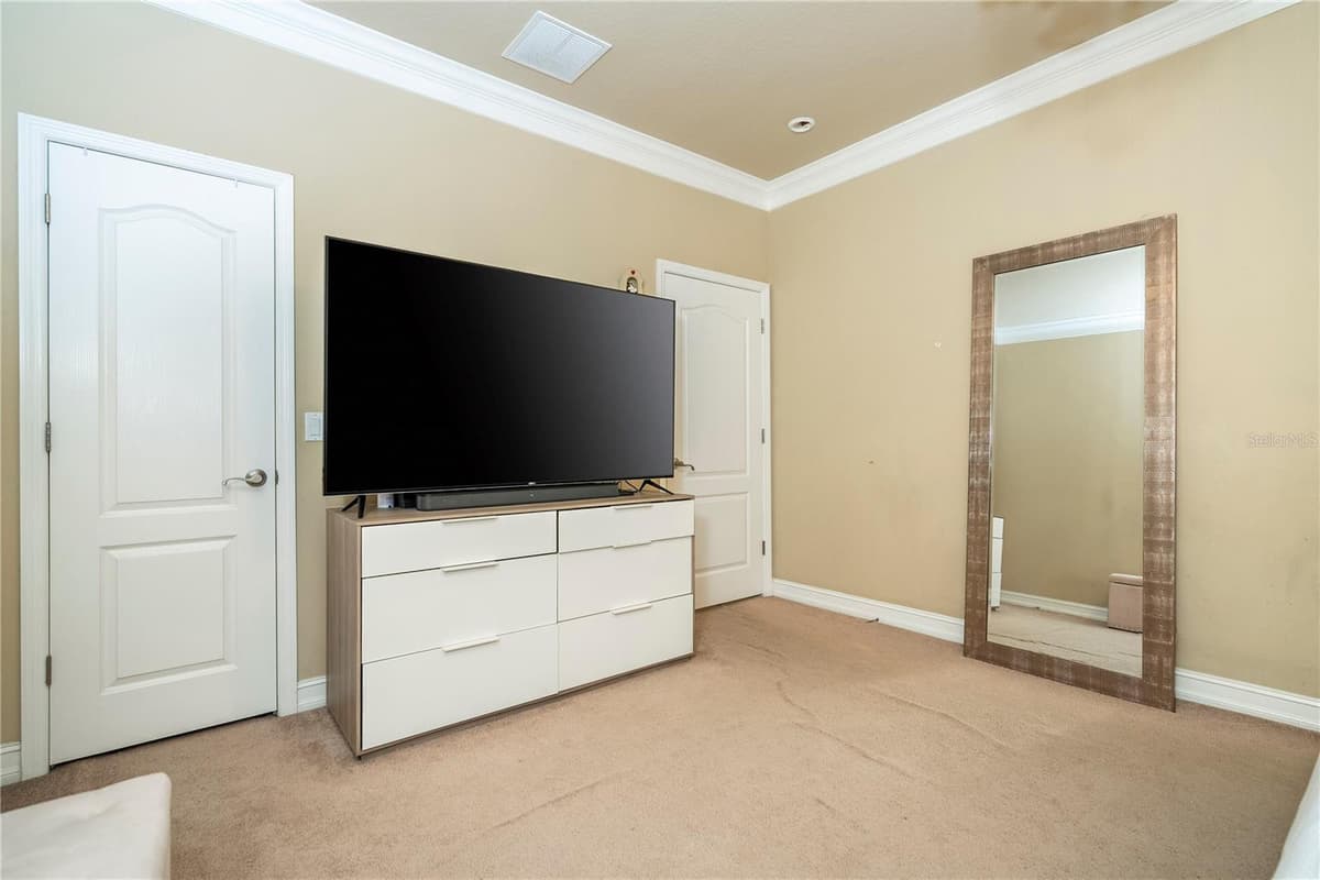 1555 HANKS AVENUE — photo 71 of 83