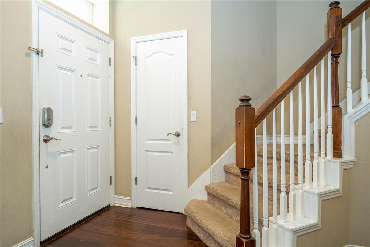 1555 HANKS AVENUE — photo 41 of 83