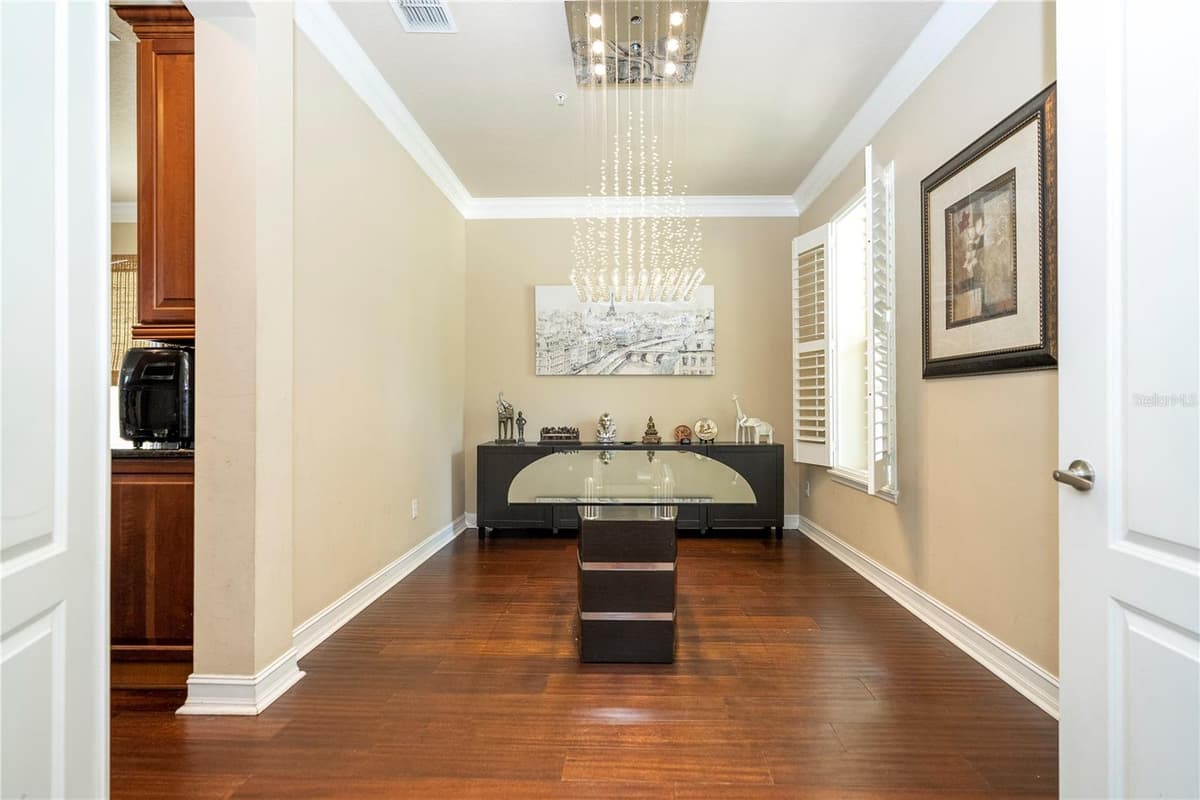 1555 HANKS AVENUE — photo 29 of 83