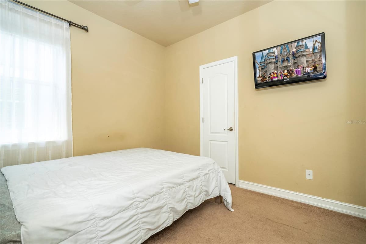 1555 HANKS AVENUE — photo 53 of 83