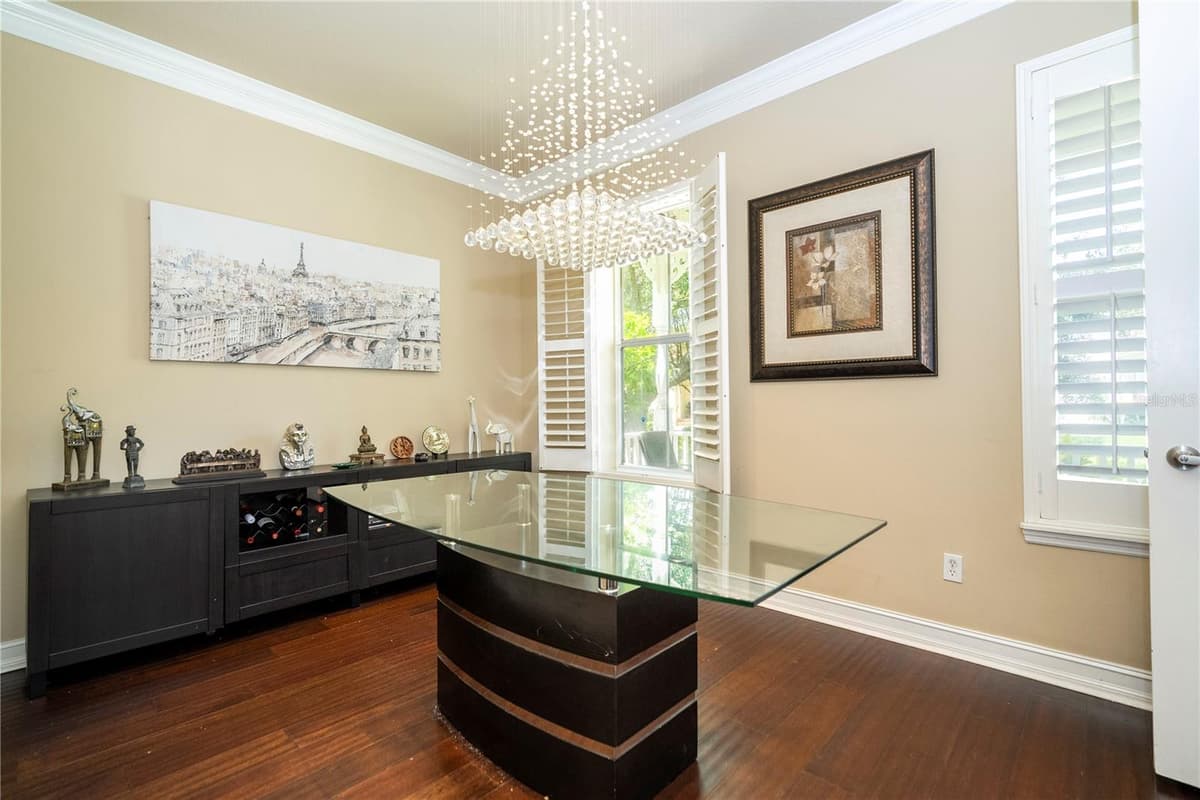 1555 HANKS AVENUE — photo 31 of 83