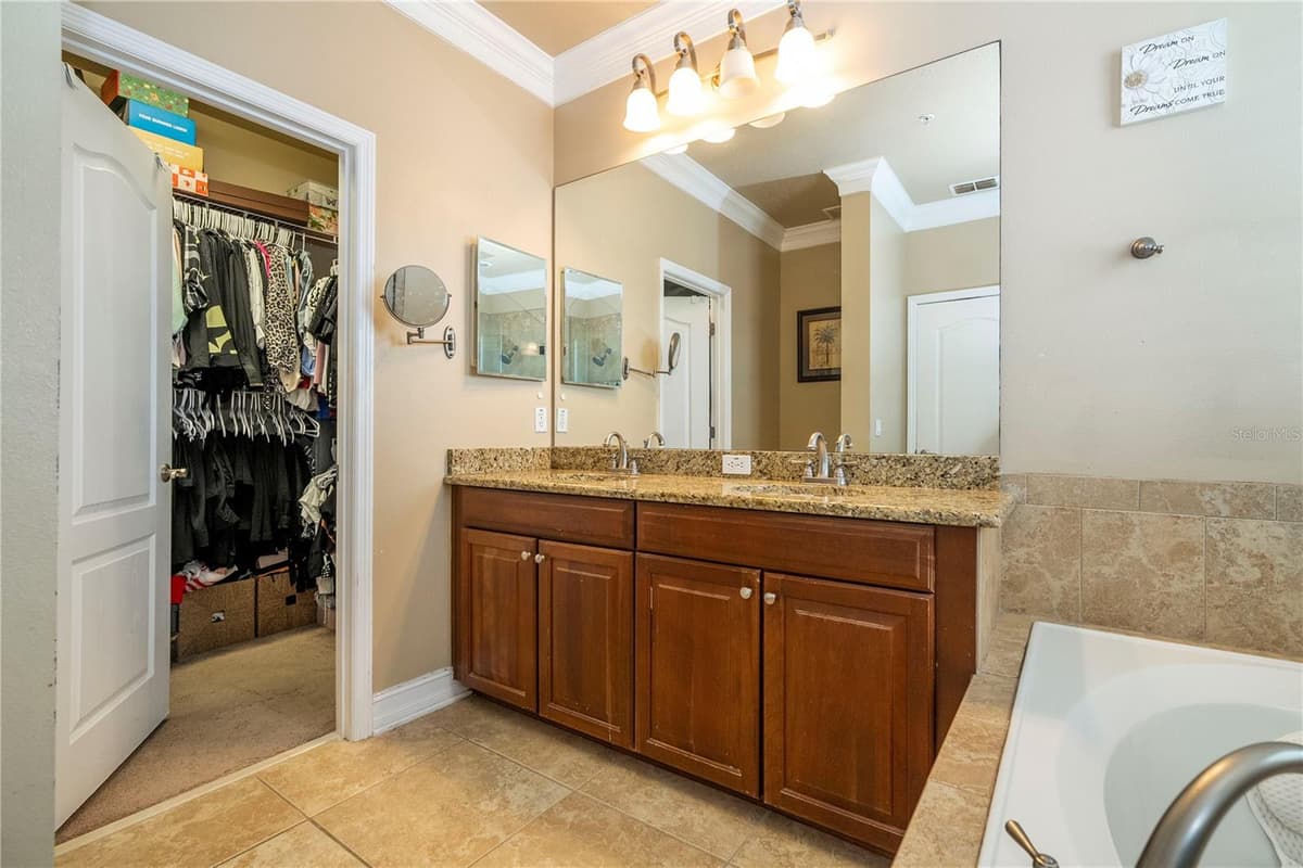1555 HANKS AVENUE — photo 72 of 83