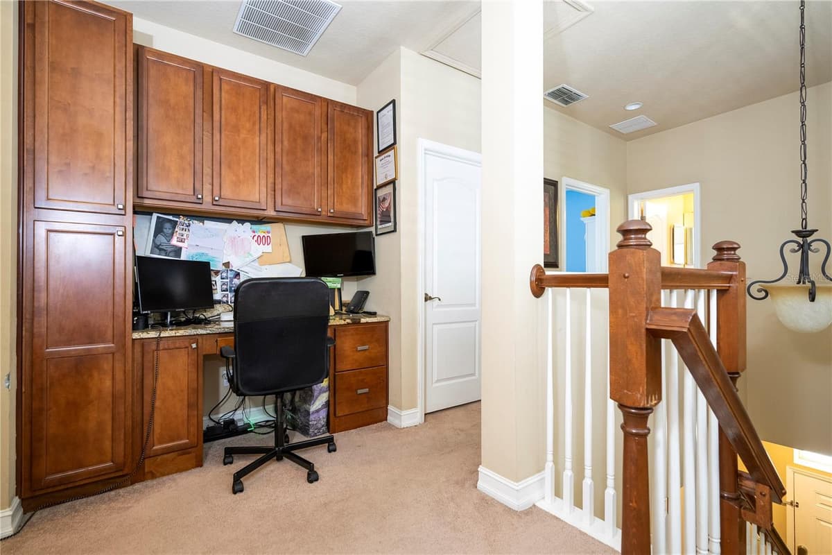 1555 HANKS AVENUE — photo 45 of 83